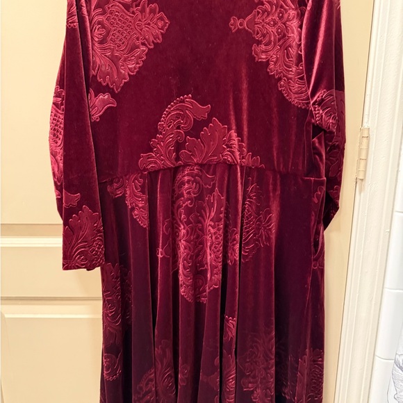 EUC Torrid Velvet Burgundy Faux Wrap Dress 1X - Picture 4 of 4